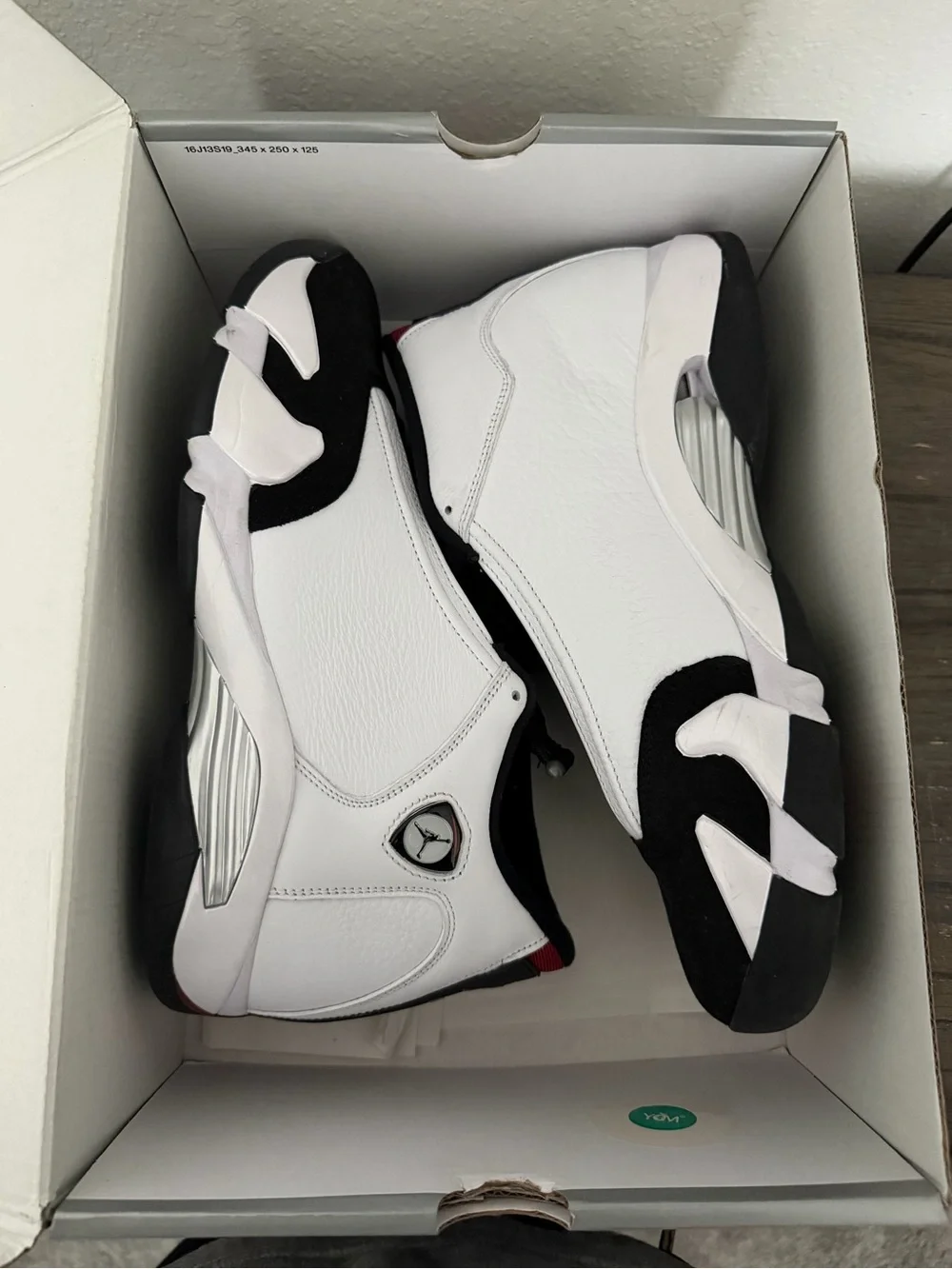 Jordan Men's White and Black Retro Basketball Sneakers
